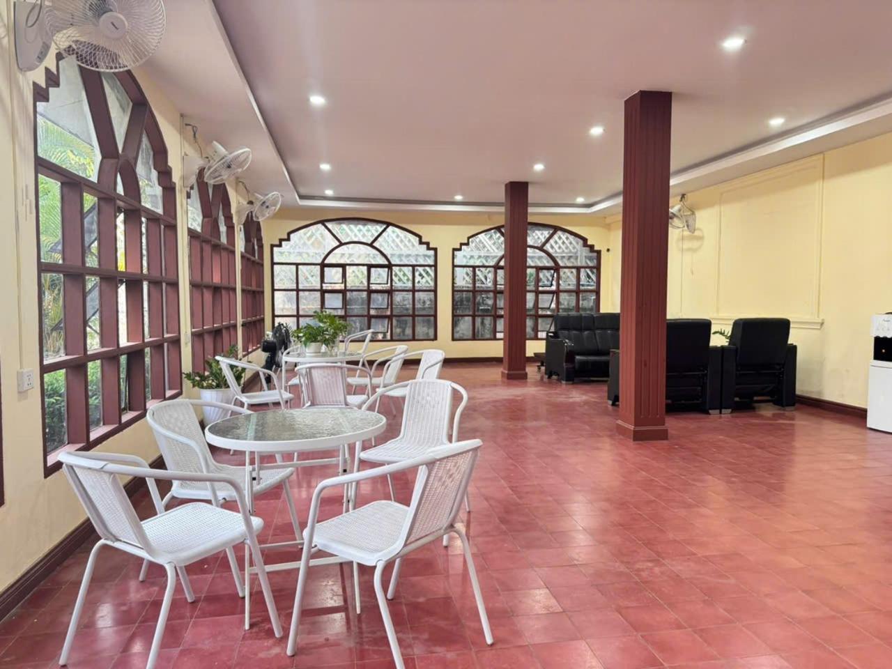 Yula Hotel Thatluang Viêng Chăn Ngoại thất bức ảnh